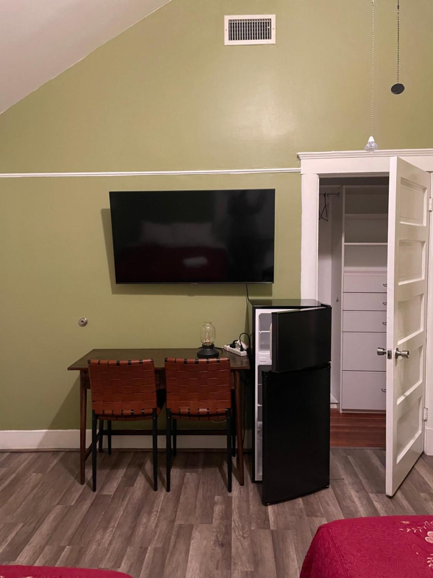 Private Large La Bedroom W Private Full Bathroom Or Half-Bathroom - Tv - Ac - Wifi - Private Fridge Near Usc - Exposition Park - Usc Memorial Coliseum - Banc Of California Bmo Stadium - Downtown Los Angeles Dtla - University Of Southern California Us Luaran gambar